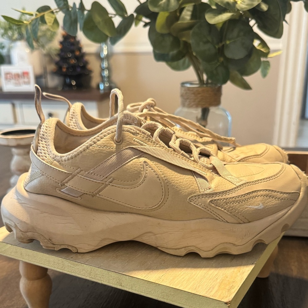 Nike Light TC 7900 sneakers